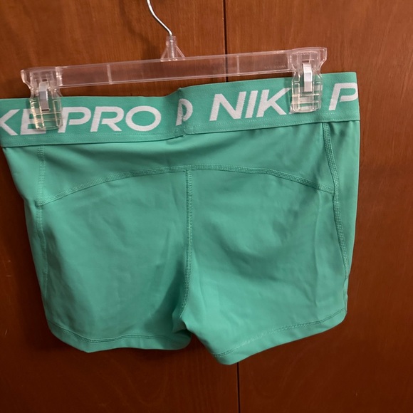 Woman’s Nike Pro Spandex — Green — XL - Picture 2 of 2